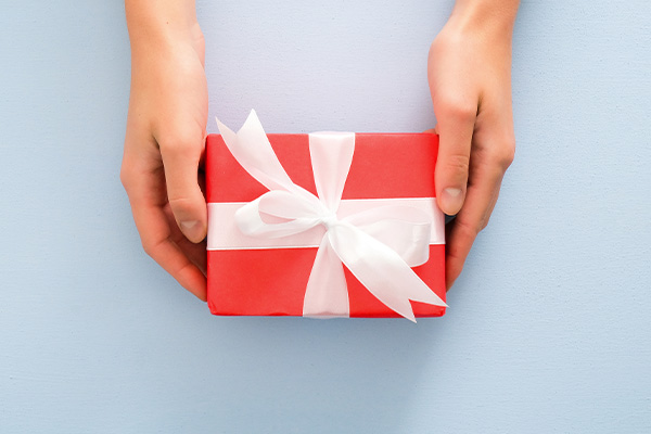 hands holding present